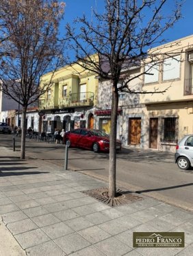  EDIFICIO-LOCAL CON  NEGOCIO ACTIVO + PISO( ENTRADA INDEPENDIENTE) EN VENTA EN ALMENDRALEJO (SAN JOSE - INSTITUTO-AMBULATORIO)