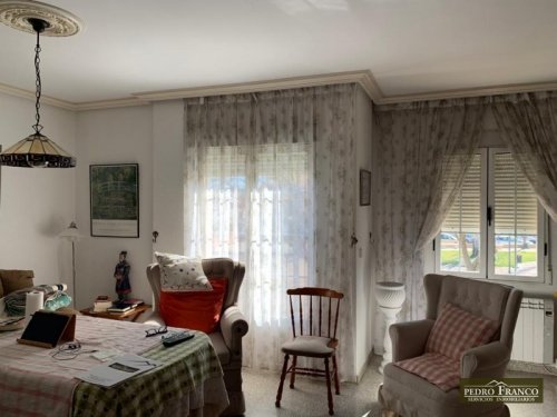  EDIFICIO-LOCAL CON  NEGOCIO ACTIVO + PISO( ENTRADA INDEPENDIENTE) EN VENTA EN ALMENDRALEJO (SAN JOSE - INSTITUTO-AMBULATORIO)