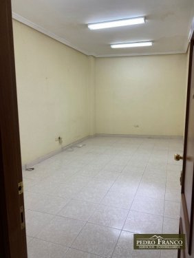 LOCAL EN VENTA EN ALMENDRALEJO (CENTRO(AYUNTAMIENTO-PARROQUIA-CALLE REAL))