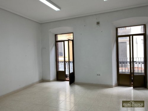 LOCAL EN VENTA EN ALMENDRALEJO (CENTRO(AYUNTAMIENTO-PARROQUIA-CALLE REAL))
