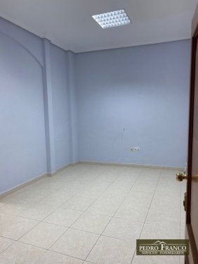 LOCAL EN VENTA EN ALMENDRALEJO (CENTRO(AYUNTAMIENTO-PARROQUIA-CALLE REAL))