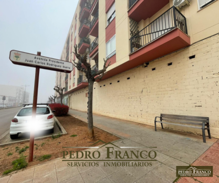 LOCAL EN VENTA EN ALMENDRALEJO (AVD.PRESIDENTE J.CARLOS RODRIGUEZ IBARRA)
