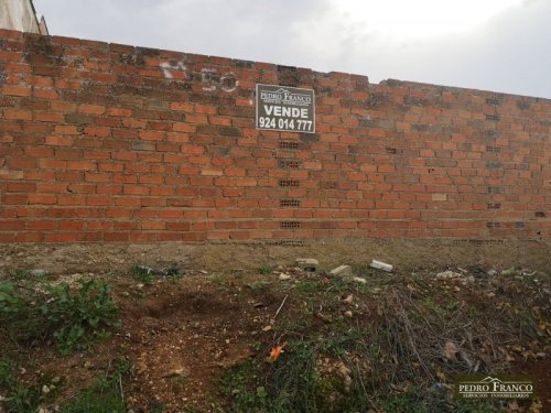 PARCELA URBANA EN VENTA EN ALMENDRALEJO (PARQUE DE EUROPA /TRASERAS POLIDEPORTIVO)