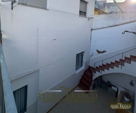 VIVIENDA CASA + LOCAL (CON ENTRADAS INDEPENDIENTES) EN VENTA EN ALMENDRALEJO (AVENIDA DE LA PAZ)