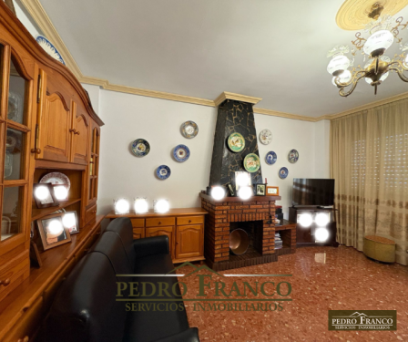 VIVIENDA CASA + LOCAL (CON ENTRADAS INDEPENDIENTES) EN VENTA EN ALMENDRALEJO (AVENIDA DE LA PAZ)