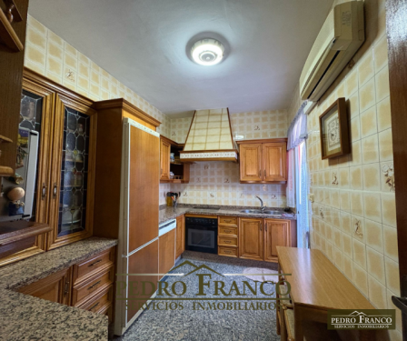 VIVIENDA CASA + LOCAL (CON ENTRADAS INDEPENDIENTES) EN VENTA EN ALMENDRALEJO (AVENIDA DE LA PAZ)
