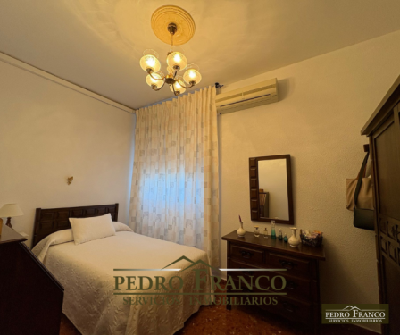 VIVIENDA CASA + LOCAL (CON ENTRADAS INDEPENDIENTES) EN VENTA EN ALMENDRALEJO (AVENIDA DE LA PAZ)