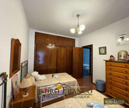 VIVIENDA CASA + LOCAL (CON ENTRADAS INDEPENDIENTES) EN VENTA EN ALMENDRALEJO (AVENIDA DE LA PAZ)