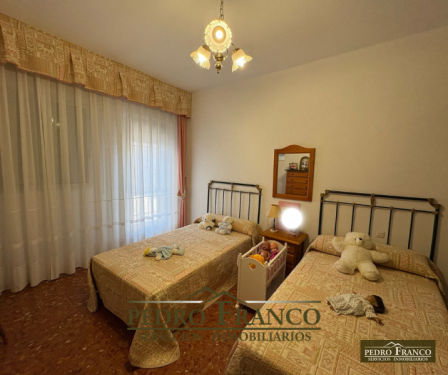 VIVIENDA CASA + LOCAL (CON ENTRADAS INDEPENDIENTES) EN VENTA EN ALMENDRALEJO (AVENIDA DE LA PAZ)