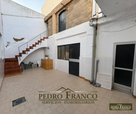 VIVIENDA CASA + LOCAL (CON ENTRADAS INDEPENDIENTES) EN VENTA EN ALMENDRALEJO (AVENIDA DE LA PAZ)