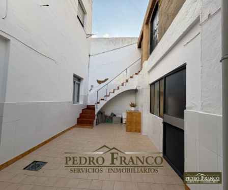 VIVIENDA CASA + LOCAL (CON ENTRADAS INDEPENDIENTES) EN VENTA EN ALMENDRALEJO (AVENIDA DE LA PAZ)