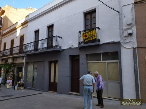 LOCAL EN VENTA EN ALMENDRALEJO (CENTRO(AYUNTAMIENTO-PARROQUIA-CALLE REAL))
