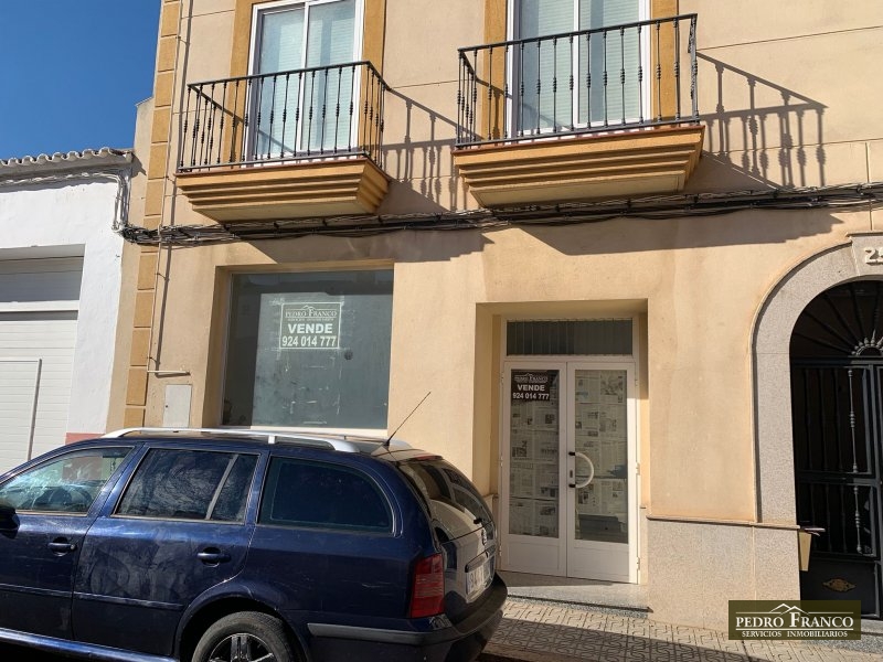 LOCAL EN VENTA EN ALMENDRALEJO (SAN ANTONIO/ SAN BLAS/CENTRO)