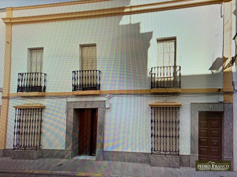 CASA EN VENTA EN ALMENDRALEJO (PASEO  DE LOS PADRES/CALLE ZURBARÁN)