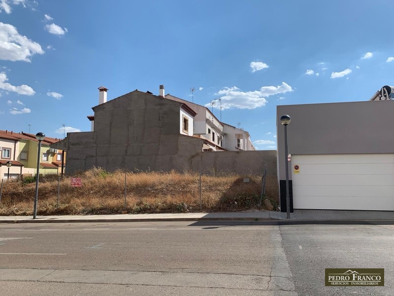 PARCELA URBANA EN VENTA EN ALMENDRALEJO (AVENIDA RAFAEL ALBERTI)