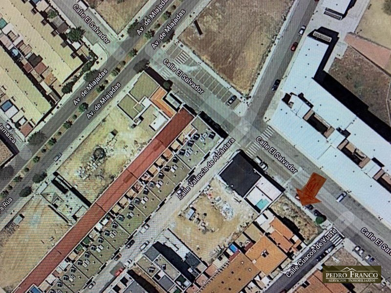 PARCELA URBANA EN VENTA EN ALMENDRALEJO (AVENIDA RAFAEL ALBERTI)