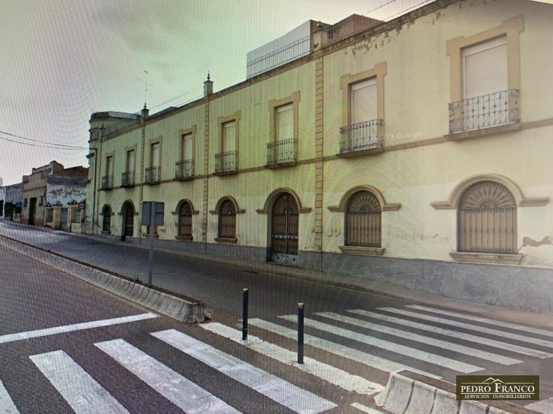 EDIFICIO EN VENTA EN ALMENDRALEJO (AVD.PRESIDENTE J.CARLOS RODRIGUEZ IBARRA)