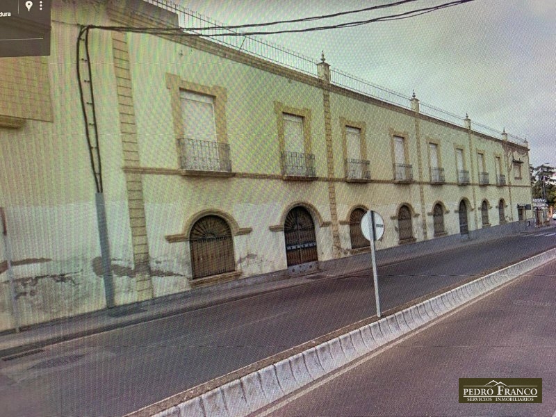 EDIFICIO EN VENTA EN ALMENDRALEJO (AVD.PRESIDENTE J.CARLOS RODRIGUEZ IBARRA)