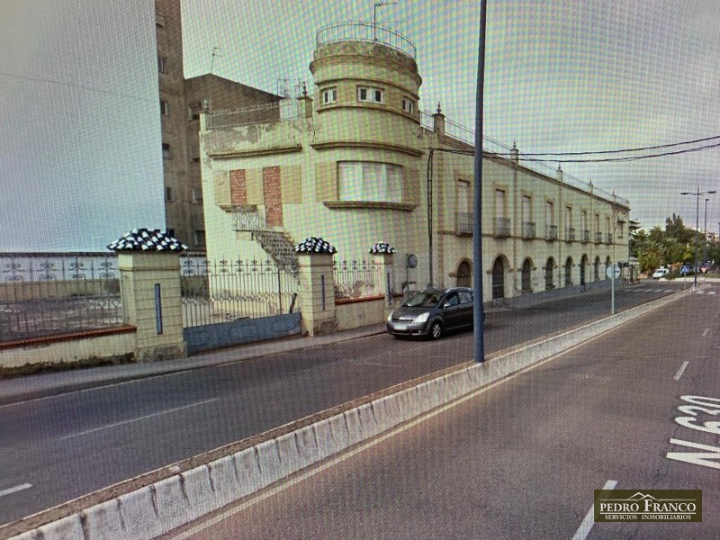 EDIFICIO EN VENTA EN ALMENDRALEJO (AVD.PRESIDENTE J.CARLOS RODRIGUEZ IBARRA)