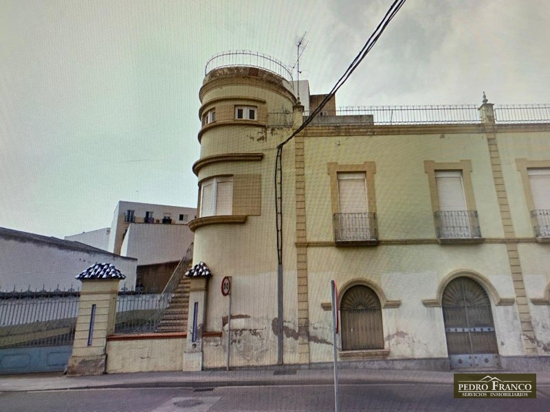 EDIFICIO EN VENTA EN ALMENDRALEJO (AVD.PRESIDENTE J.CARLOS RODRIGUEZ IBARRA)