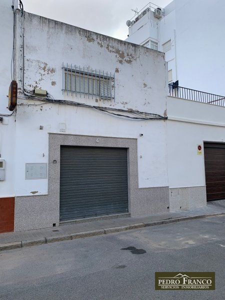 LOCAL EN VENTA EN ALMENDRALEJO (PLAZA CORAZÓN DE MARIA/CUARTEL GUARDIA CIVIL/COLEGIO SAN FRANCISCO)