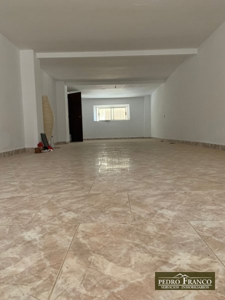 LOCAL EN VENTA EN ALMENDRALEJO (PLAZA CORAZÓN DE MARIA/CUARTEL GUARDIA CIVIL/COLEGIO SAN FRANCISCO)
