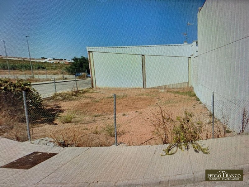 PARCELA URBANA EN VENTA EN ALMENDRALEJO (DULCE CHACÓN)