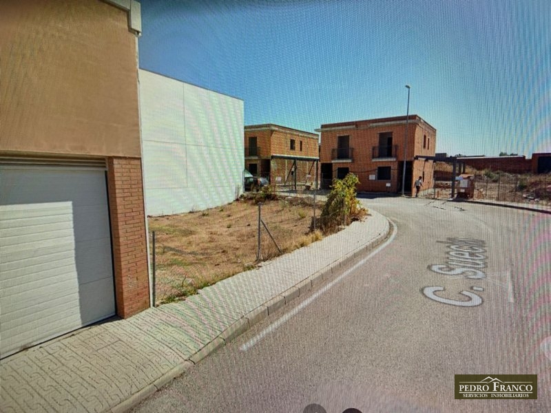 PARCELA URBANA EN VENTA EN ALMENDRALEJO (DULCE CHACÓN)