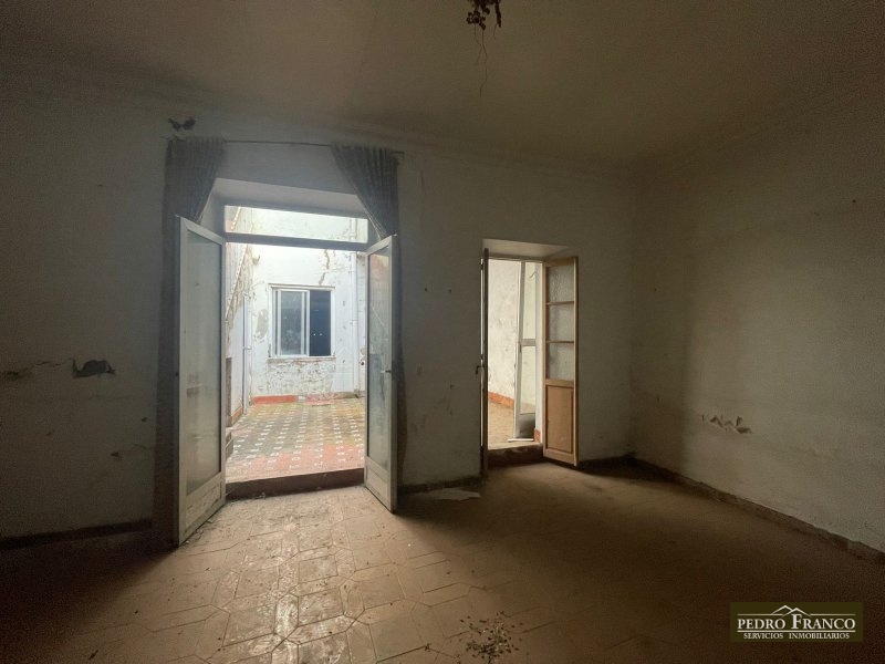 CASA EN VENTA EN ALMENDRALEJO (CENTRO CALLE MÉRIDA)
