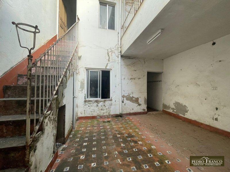 CASA EN VENTA EN ALMENDRALEJO (CENTRO CALLE MÉRIDA)