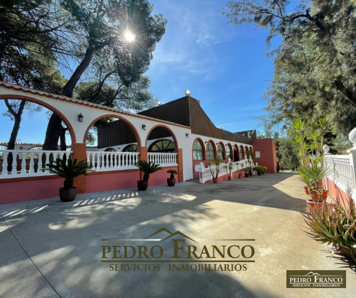 COMPLEJO HOSTELERO (LOCAL-VIVIENDA) EN VENTA EN ALMENDRALEJO (SAN MARCOS)