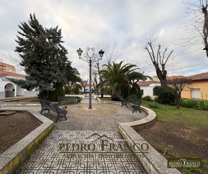 CASA EN VENTA EN ALMENDRALEJO (CTRA.SANTA ANA/ZACARIAS DE LA HERA/ COLEGIO SAN FRANCISCO)