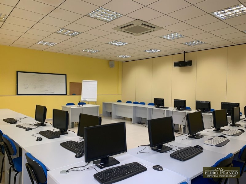 LOCAL EN ALQUILER EN ALMENDRALEJO (CRTA.ACEUCHAL)