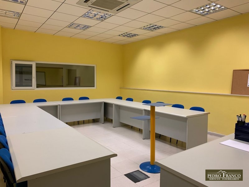 LOCAL EN ALQUILER EN ALMENDRALEJO (CRTA.ACEUCHAL)