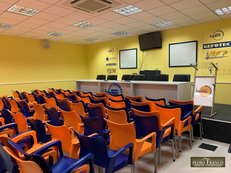 LOCAL EN ALQUILER EN ALMENDRALEJO (CRTA.ACEUCHAL)