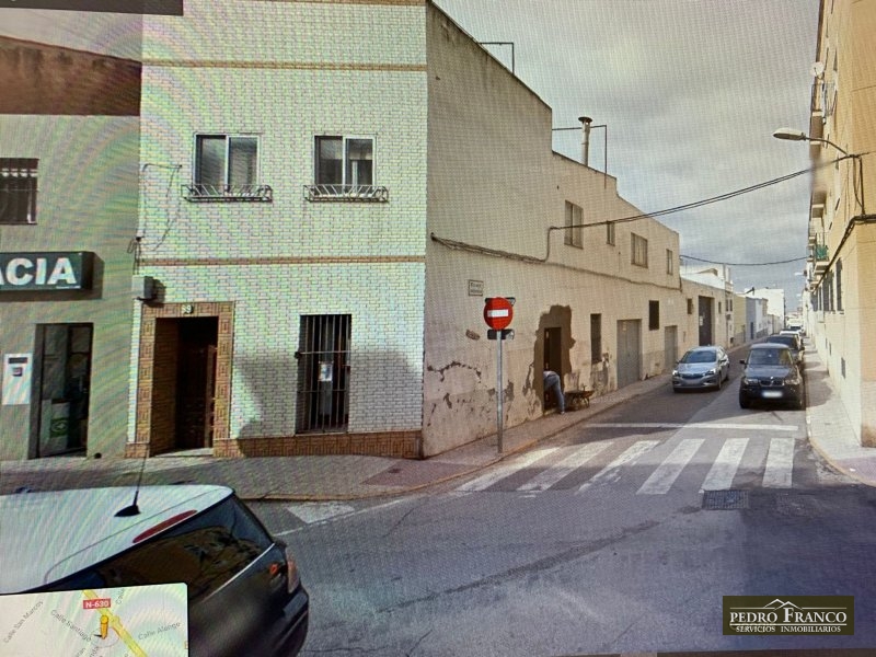 CASA EN VENTA EN ALMENDRALEJO (SANTIAGO)