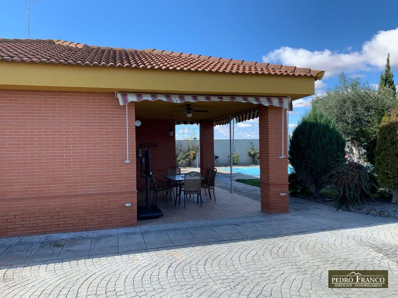CHALET EN VENTA EN ALMENDRALEJO (SAN MARCOS(ERMITA-OLIVOS-TIZA-RESTO))