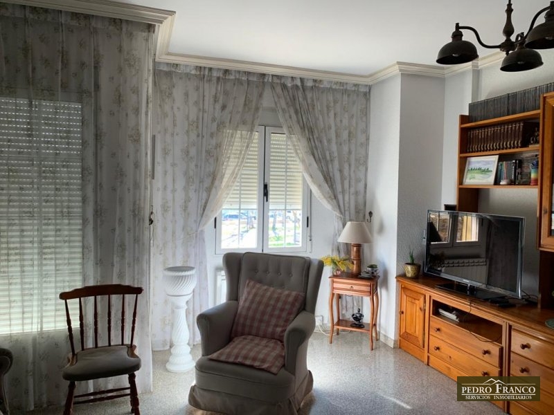  EDIFICIO-LOCAL CON  NEGOCIO ACTIVO + PISO( ENTRADA INDEPENDIENTE) EN VENTA EN ALMENDRALEJO (SAN JOSE - INSTITUTO-AMBULATORIO)