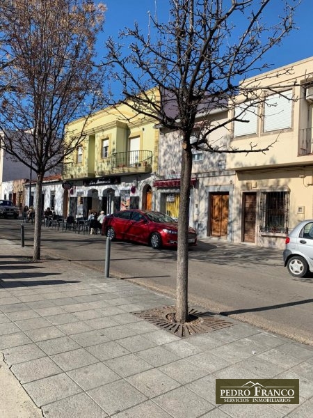  EDIFICIO-LOCAL CON  NEGOCIO ACTIVO + PISO( ENTRADA INDEPENDIENTE) EN VENTA EN ALMENDRALEJO (SAN JOSE - INSTITUTO-AMBULATORIO)