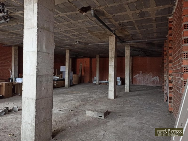 LOCAL EN VENTA EN ALMENDRALEJO (AVD.PRESIDENTE J.CARLOS RODRIGUEZ IBARRA)