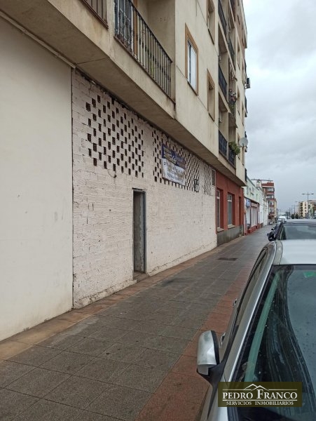 LOCAL EN VENTA EN ALMENDRALEJO (AVD.PRESIDENTE J.CARLOS RODRIGUEZ IBARRA)