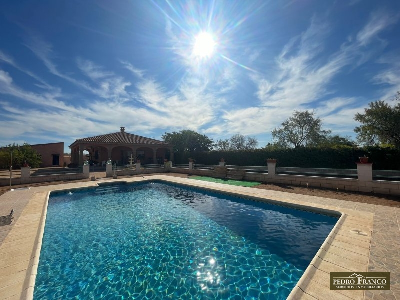 CHALET EN VENTA EN ALMENDRALEJO (SAN MARCOS(ERMITA-OLIVOS-TIZA-RESTO))