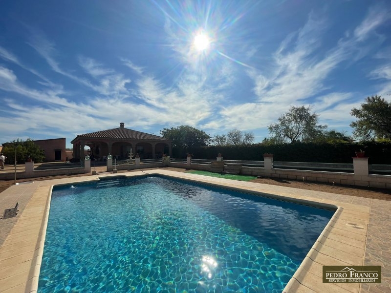 CHALET EN VENTA EN ALMENDRALEJO (SAN MARCOS(ERMITA-OLIVOS-TIZA-RESTO))