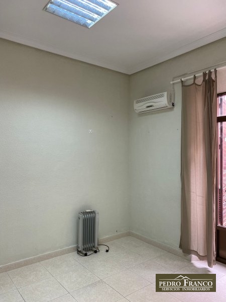 LOCAL EN VENTA EN ALMENDRALEJO (CENTRO(AYUNTAMIENTO-PARROQUIA-CALLE REAL))