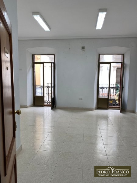 LOCAL EN VENTA EN ALMENDRALEJO (CENTRO(AYUNTAMIENTO-PARROQUIA-CALLE REAL))