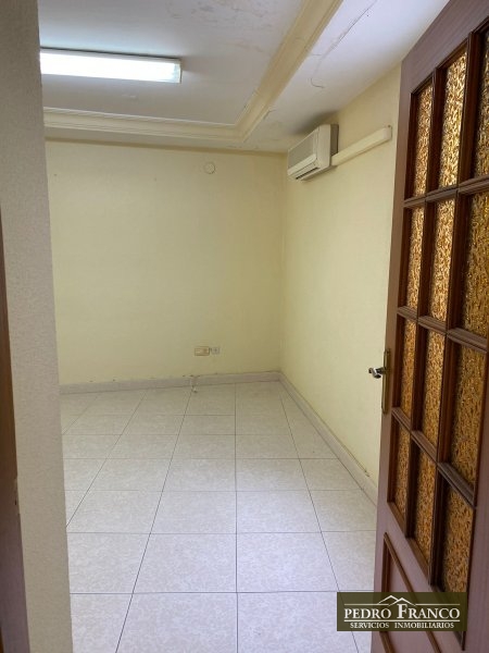 LOCAL EN VENTA EN ALMENDRALEJO (CENTRO(AYUNTAMIENTO-PARROQUIA-CALLE REAL))