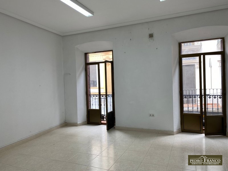 LOCAL EN VENTA EN ALMENDRALEJO (CENTRO(AYUNTAMIENTO-PARROQUIA-CALLE REAL))