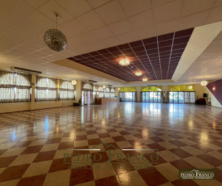 COMPLEJO HOSTELERO (LOCAL-VIVIENDA) EN VENTA EN ALMENDRALEJO (SAN MARCOS)