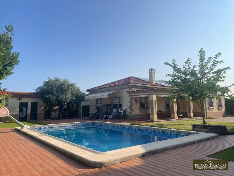 CHALET EN VENTA EN ALMENDRALEJO (SAN MARCOS(ERMITA-OLIVOS-TIZA-RESTO))