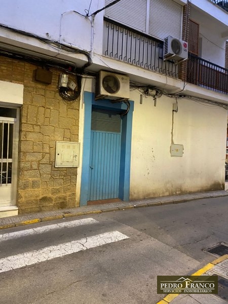 LOCAL EN ALQUILER EN ALMENDRALEJO (CENTRO(AYUNTAMIENTO-PARROQUIA-CALLE REAL))